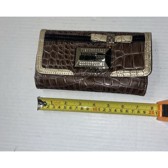 Large Guess Tri-fold Patent Leather Bling Wallet. Good Condition. - Picture 7 of 8